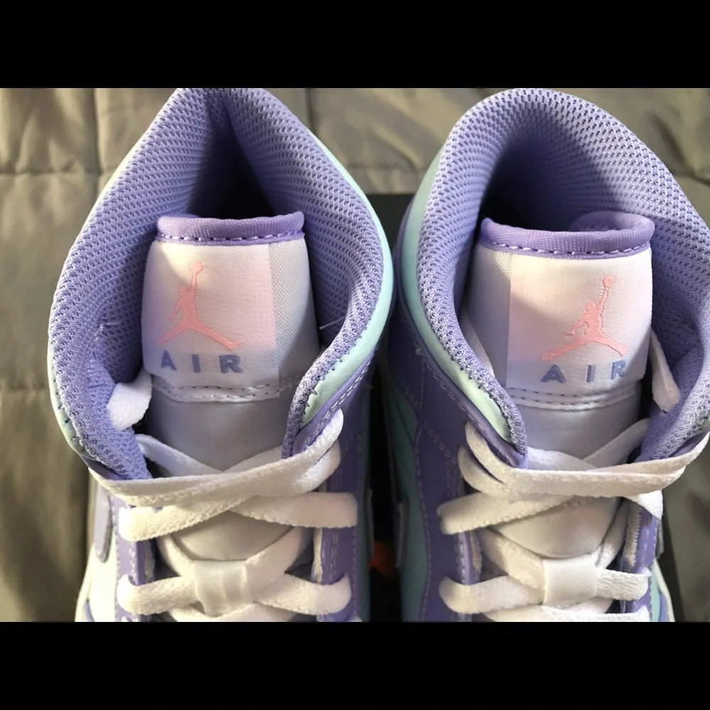 Jordan 1 Mid Purple Pulse/Arctic Punch - Picture 8 of 16